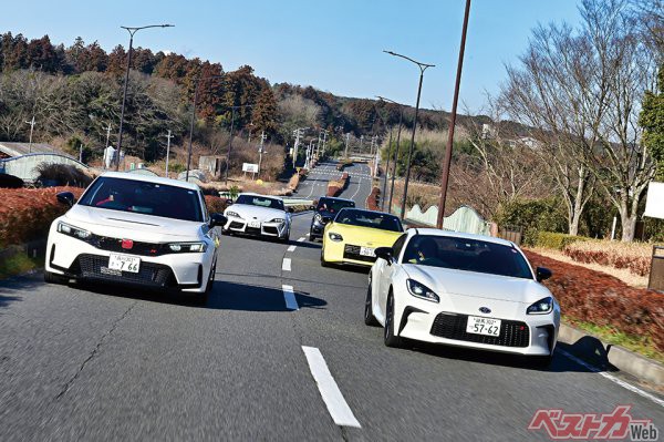 日本を代表するスポーツカー4車に日本独自の軽スポーツN-ONE RSを加えて一般道テスト。普段の使い方でも乗りやすく、快適で楽しめるスポーツカーを探すテストを行った