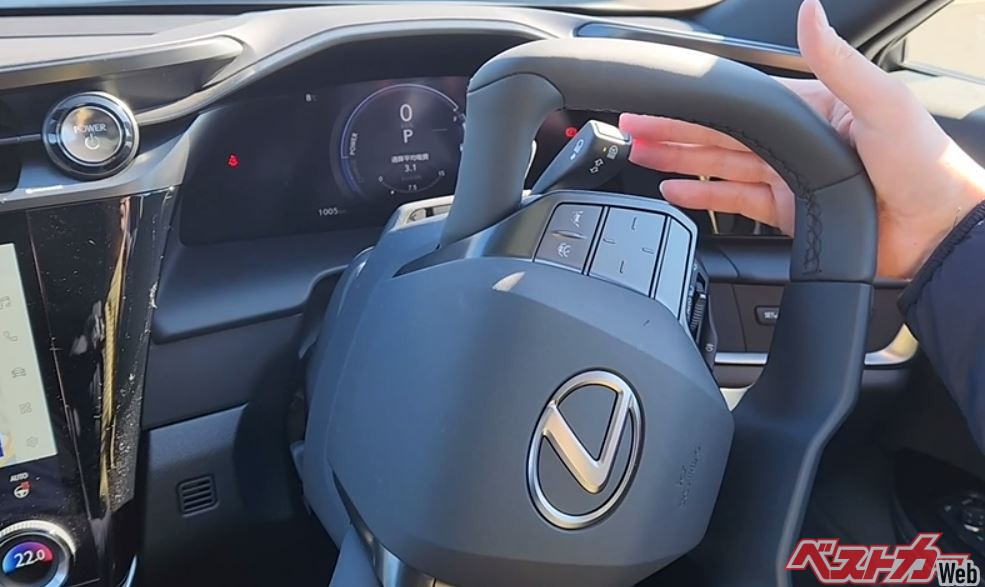 おじさんが新型レクサスRZに乗って違和感はなかったのか？ クルマに