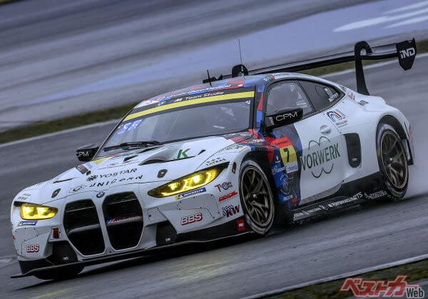 300クラスで土日を通じて最速だった7号車のStudie BMW M4、荒 聖治と柳田真孝ペアが乗る