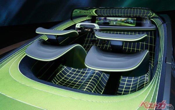 「マックスアウト」の車内は美しい曲線で作られている。このコンセプトカーが上海モーターショーへ出展される。このほかにも、世界初公開のコンセプトカー2車種の発表も行われる予定だ