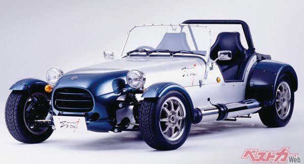 光岡 ゼロワン（1994年）。ロータスセブンを連想させるフルオープンカー。このゼロワンこそ、光岡が「日本で10番目の乗用車メーカー」として型式指定を受けることに成功した記念すべきモデルだ
