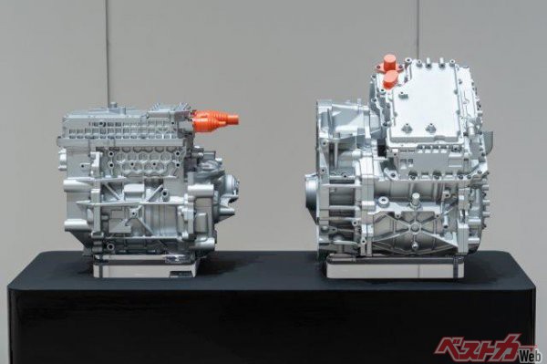 左がモーター、インバーター、減速機の3つの部品をモジュール化したEV用の「3-in-1」。右がモーター、インバーター、減速機に加えて、発電機、増速機の5つの部品をモジュール化したe-POWER用の「5-in-1」