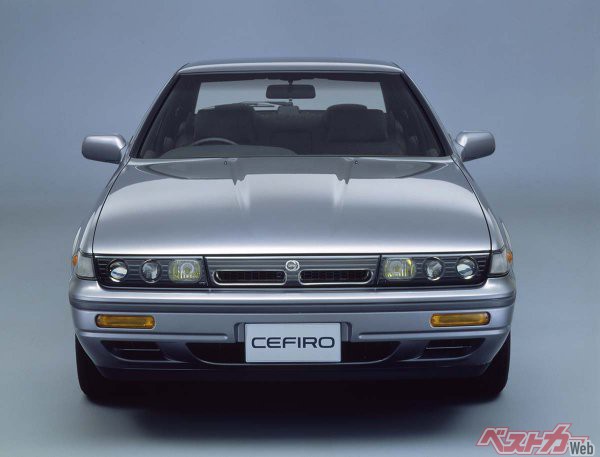 日産が1988年に発売した初代セフィーロ