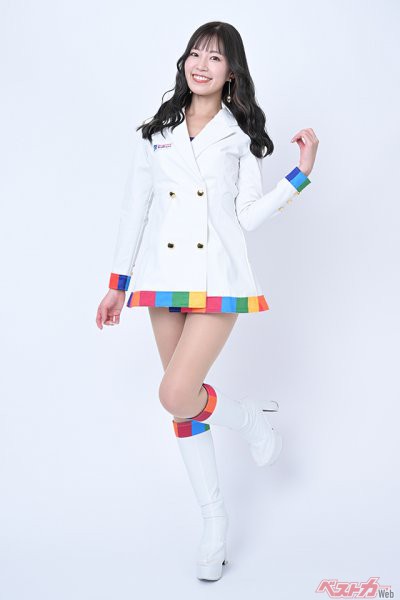 芸歴・レースクイーン歴は6年にもなる“あびるん”。レースクイーンとして活躍する今もその経験を遺憾なく発揮中!