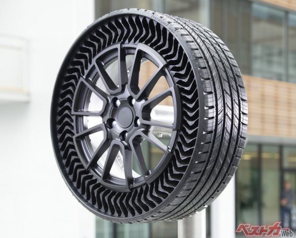 ミシュランが2019年に公開した、「ミシュラン アプティス・プロトタイプ」。アプティス（UPTIS）は「Unique Puncture-proof Tire System」の頭字語だそう