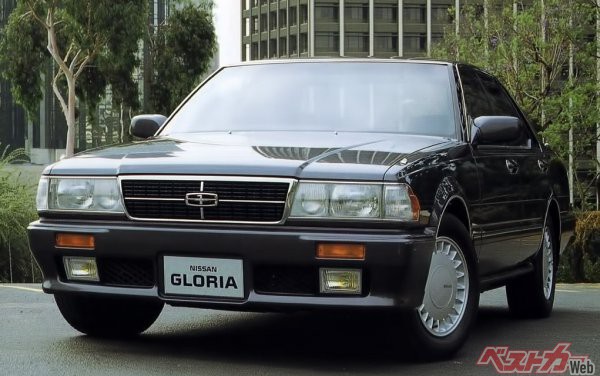 1989年6月のマイナーチェンジで、VG20DET型2L、V6ツインカムターボが210ps／27.0kgmに向上し、トルクコンバーター式のATとしては世界初の5速ATを搭載。1990年10月にはグランツーリスモS、グランツーリスモスーパーSVを追加