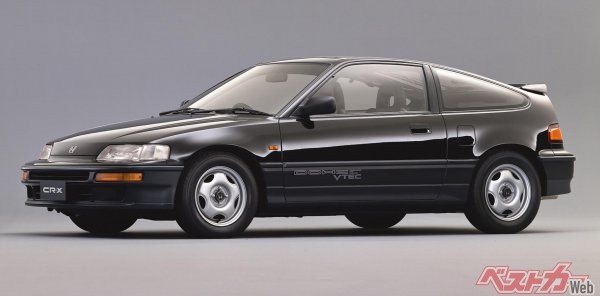 1989年9月に追加された2代目CR₋X SiRは1.6Lで160ps、車重1000kgという今ではとても考えられないスペックを誇っていた