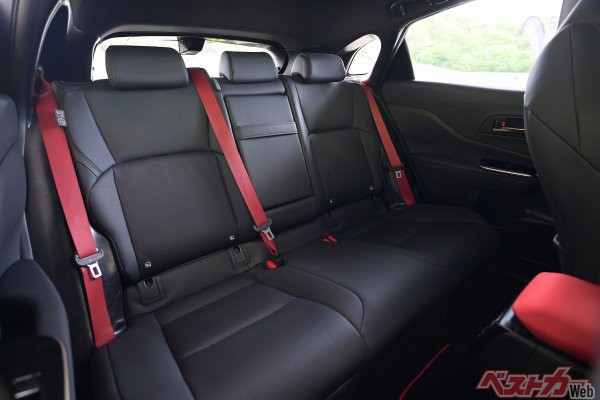 赤の内装とシートベルトはボディ同色ではなく、どのボディカラーでも選択可能とのこと（有料オプションになるかどうかは未定）
