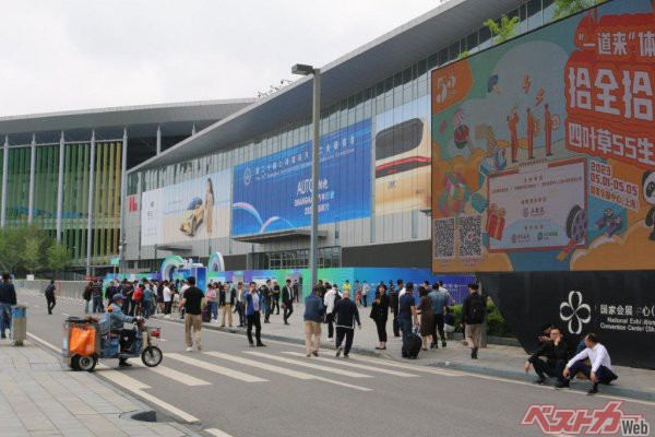 第20回上海モーターショーの会場となった「上海国家会展中心」（国家エキシビション・コンベンションセンター）