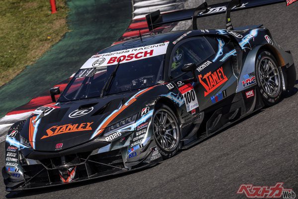 ポールポジションを取ったのはNo.100のSTANLEY NSX-GT(山本尚貴/牧野任祐)