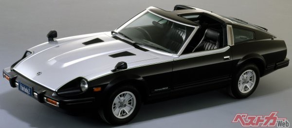 1978年にデビューした日産「フェアレディZ(S130系)」Tバールーフ仕様。マンハッタンカラーには、いくつかのカラーパターンがあったが、写真はボンネットをシルバーに、ボディをブラックとしたカラーリング