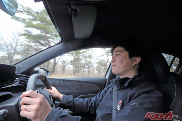 公道を使って競技を行うラリーだから、ラリードライバーのタイヤの評価は的確だ