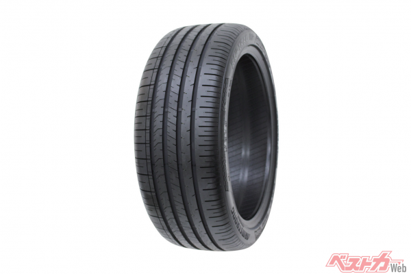 今回試乗したのはBLU-TRAC HP(ブルートラック・エイチピー)。アームストロングタイヤの主力商品16インチから20インチまでラインナップ。左右非対称のパターンを採用し、4 本のストレートグルーブが排水性を高めるほか、外側の方のサブストレートグルーブが安定したコーナリング性能を引き出す