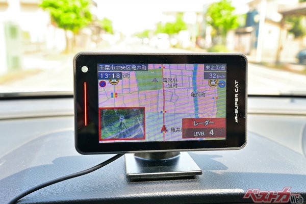 取締りレーダーはXバンド、Kバンドのほか、MSSSに対応。レーザー光式速度計測にも対応