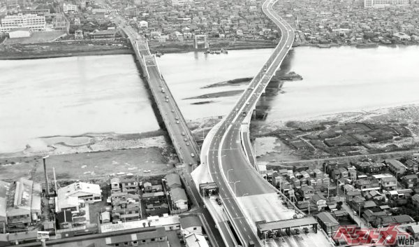 開通当時の高速大師橋　提供：首都高速道路