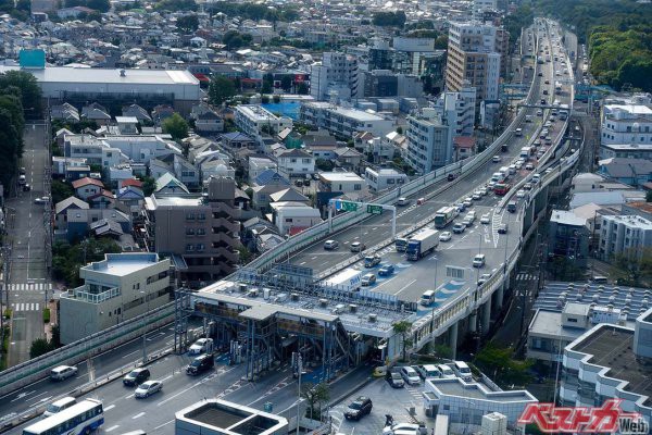 高速道路建設当初の計画では、通行料金で借金を返済し、返済し終えた路線は無料化する予定だったという（hoshimichi-stock.adobe.com）