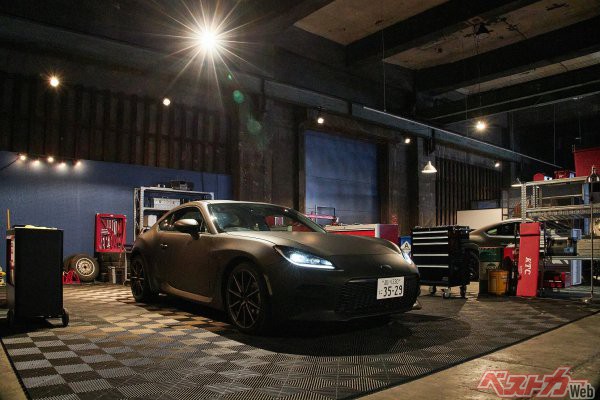 GR86が格納されている署内のガレージ。憧れる!(C)NTT DOCOMO,INC.