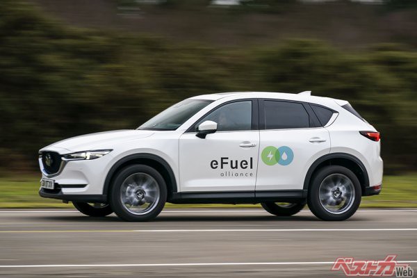 欧州が表明したe-Fuelはもちろん、あらゆるカーボンニュートラル燃料を導入していくことになると池田直渡氏は予測する