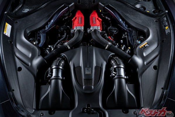 珠玉の3.9LのV8DOHCターボエンジンの音を生で聞けるのが最高