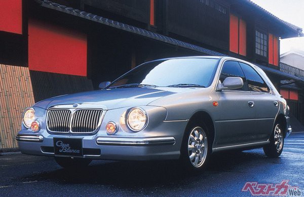 1998年12月に5000台限定で発売された、レトロ顔のインプレッサ スポーツワゴン、インプレッサカサブランカ。当時、レトロな顔つきの軽自動車が発売され、インプレッサでもという軽いノリで作ったがまったく売れなかった