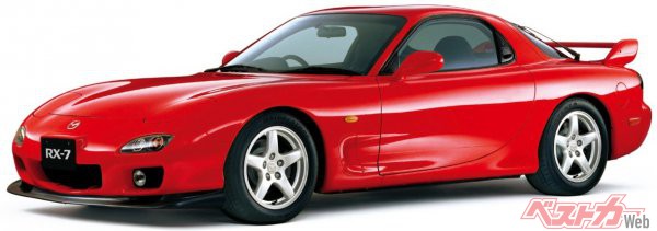 国産車として最後のリトラクタブルヘッドライト採用車（2002年生産終了）となった3代目「RX-7」