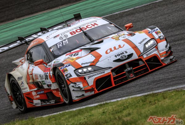 激戦の結果ポールポジションを獲得した36号車、坪井翔選手は初めてのPP獲得だが、「繰り上がりで喜び半分」(本人談)といったところ