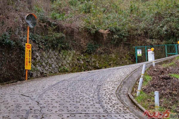 奈良県と大阪府の県境にある暗峠の石畳国道、最大傾斜31％のスポットも（PHOTO：写真AC_たかなつ@旅するびぃ）