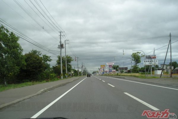 北海道の国道12号の29.2kmにも及ぶ日本一長い直線区間（PHOTO：写真AC_えべっ☆彡さん）