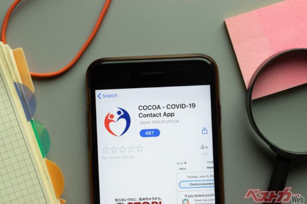 新型コロナウイルス接触確認アプリ（COCOA）は機能停止中のまま（Postmodern Studio＠AdobeStock）