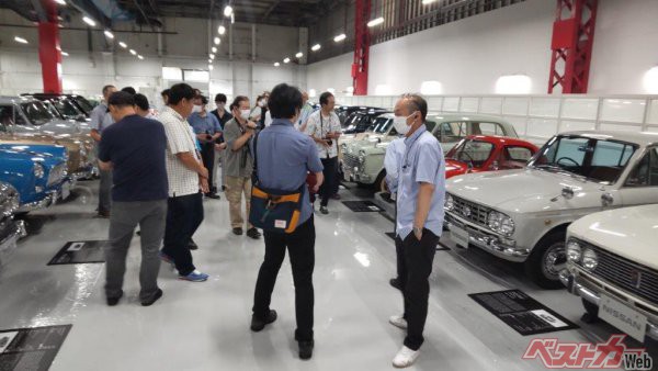 1台1台見るだけでもかなりの時間がかかりそうなヘリテージコレクション内。参加者たちは写真を撮影するのにも余念がなかった