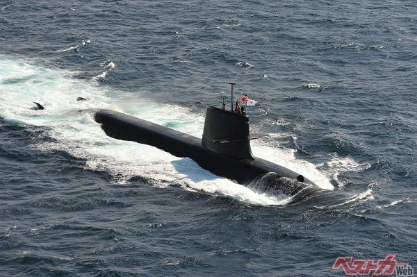 視界のない海中で、潜水艦はどうやって敵味方を識別するのか？