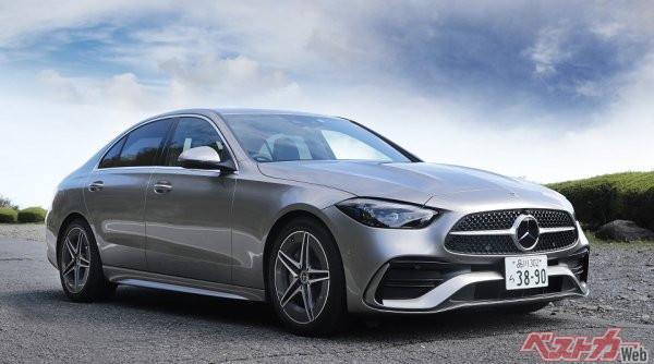 メルセデスベンツCクラスセダン(全長4755×全幅1820×全高1435mm/最小回転半径5.2m)