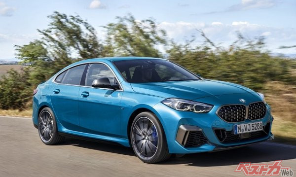 BMW2シリーズグランクーペ(全長4535×全幅1800mm×全高1430mm/最小回転半径5.4m)