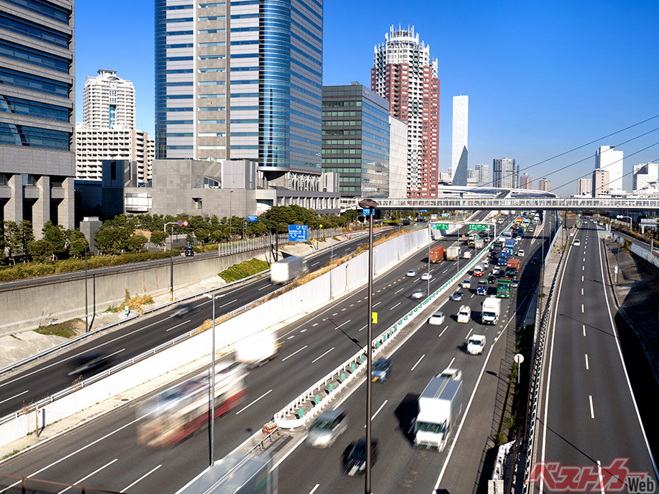 VIPが移動する場合は、短い距離でも高速道路を経由する場合が多い。一般道よりも交通規制がしやすく、警護しやすいからだ(写真はイメージです moonrise@Adobestock)