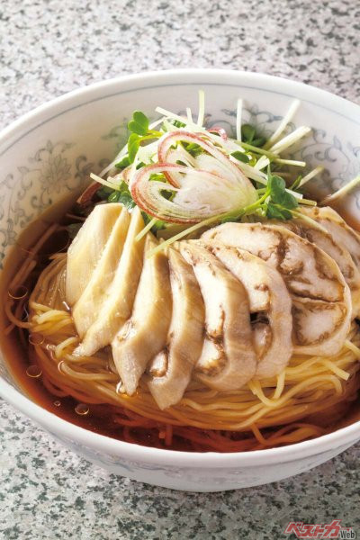 『中国四川料理　梅香』冷麺　蒸し茄子の生姜ソース　1320円　皮を剥いて蒸した後に冷やしたナスが麺を覆う。仕上げに胡麻油をかけて風味豊かに