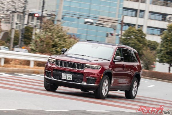 JEEPグランドチェロキーの走りは悪路走破性を高めるためのアイテムに彩られている