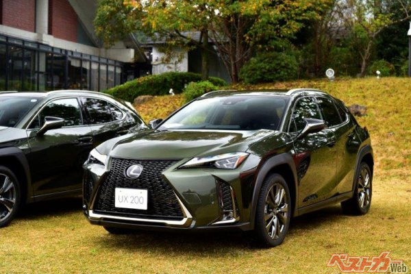 2018年、レクサス最小SUVとして販売された「UX」。販売開始当初は、ガソリンとハイブリッドの2つのモデルが用意された