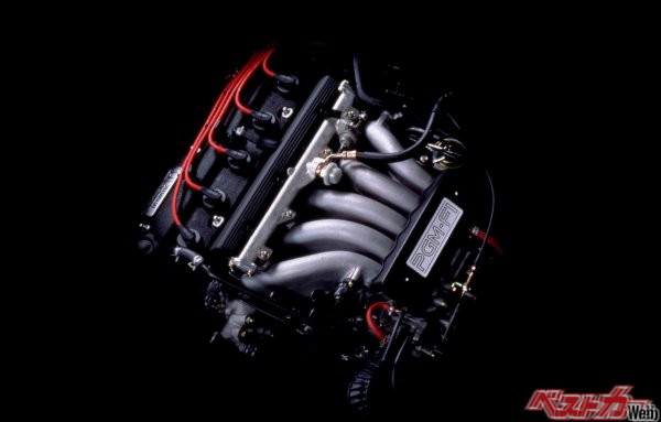 新開発された2LSOHCエンジンのG20A。SOHCながら他社の同排気量DOHCをも上回るパワーの165psを発生