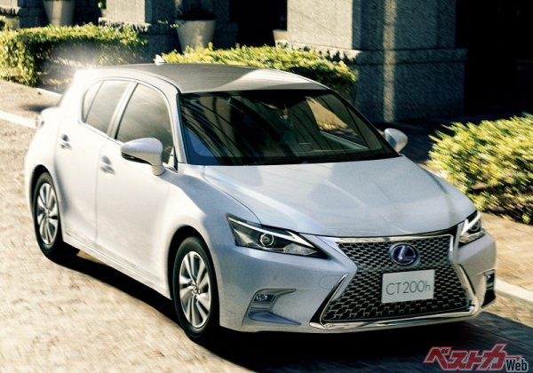 レクサスCTは、レクサスのラインナップになかった小型ハッチバックとして販売されていた。レクサスの入り口を守り続けていた