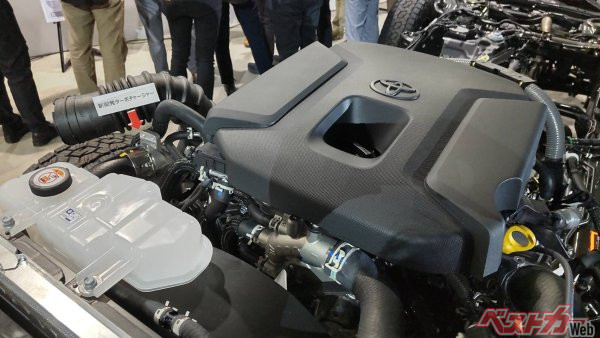 発表会に展示されたパワートレーン。2.8Lのクリーンディーゼルターボエンジン