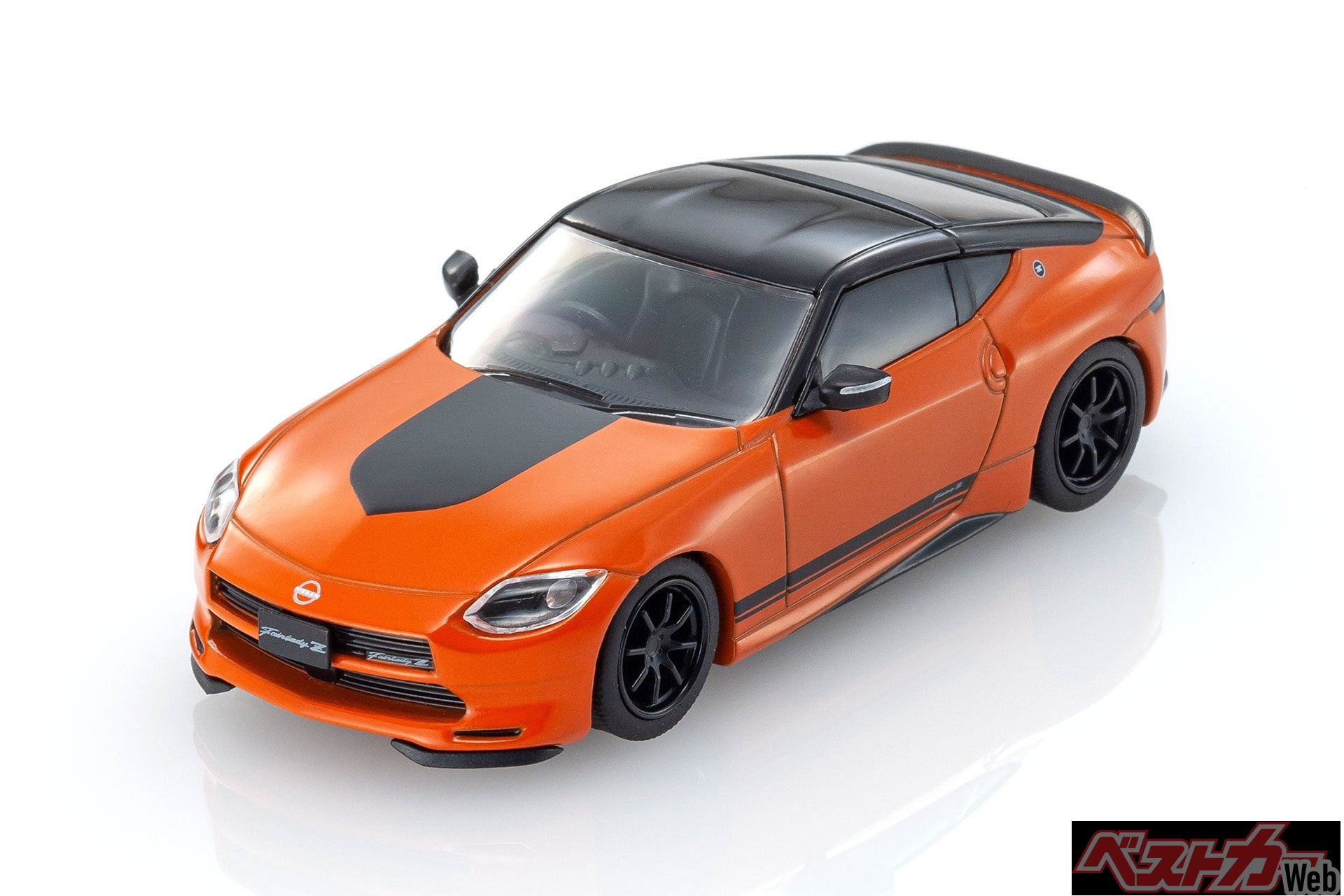 初代フェアレディZを想起させる眩しいばかりのオレンジのカラーが強く印象に残るスポーツカー