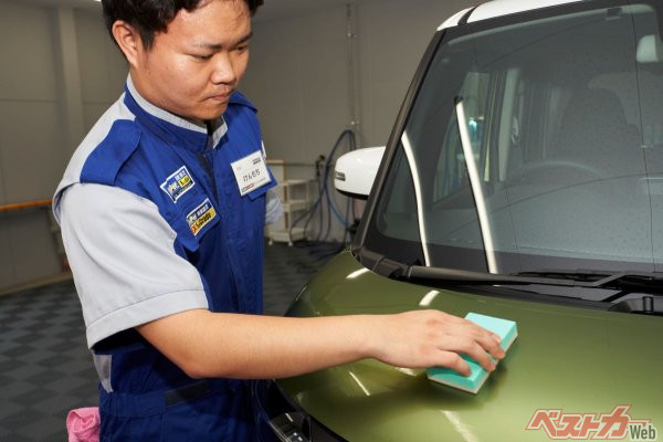 入念な手洗い洗車の後、ボディアガラスコーティング、そしてその上にECOレジンをコーティング