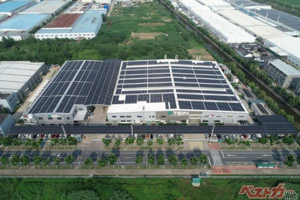 TEINの中国工場には建屋のほぼすべてに太陽光パネルが設置されており、1日1万kWhを発電するというから凄い