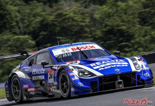 500クラスP.P.は24号車REALIZE CORPORATION ADVAN Z(佐々木大樹/平手晃平組)