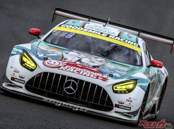 300クラスP.P.は4号車GOODSMILE HATSUNE MIKU AMG(谷口信輝/片岡龍也組)