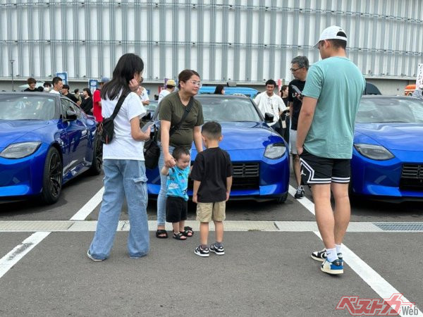 子どもたちも楽しめるイベントに。将来、この子たちもZ Carオーナーになるのだろうか？