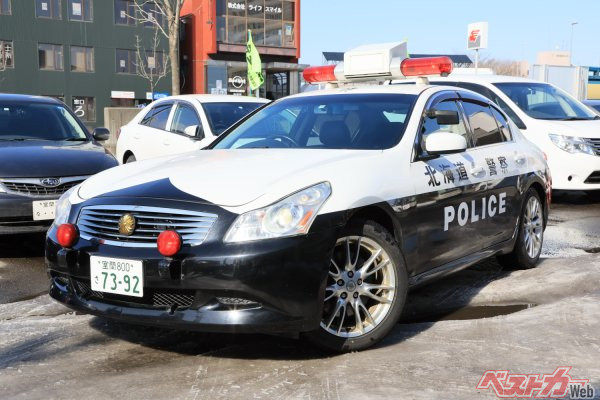 所轄警察署で活躍するV36スカイラインレーダーパトカー。こちらは平成20年(2008年)登録の車両だ。こちらも元は交通機動隊で活躍し、2010年APEC横浜首脳会合では横浜に派遣された