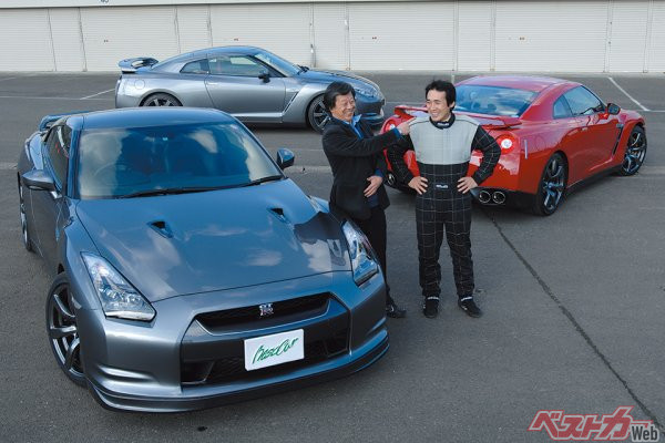 デビュー後の仙台ハイランドでの試乗会でのワンカット。開発責任者の水野氏とテストドライバーの鈴木利男氏が中心となりGT-Rが誕生