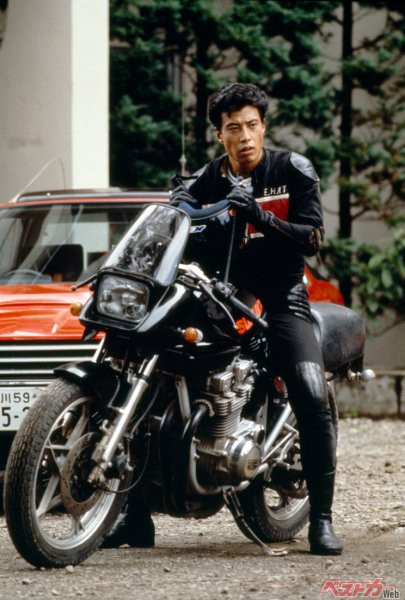 黒カタナと舘ひろしさん演じる鳩村英次。かっこよすぎる!