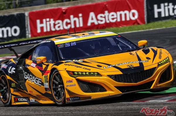 予選Q2を走れずに16番手からのスタートだったが、ワンチャンスを見事につかんで優勝した18号車UPGARAGE NSX GT3